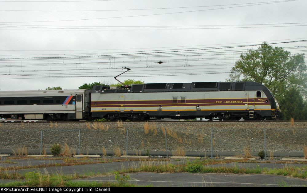 NJT 4519 heads east